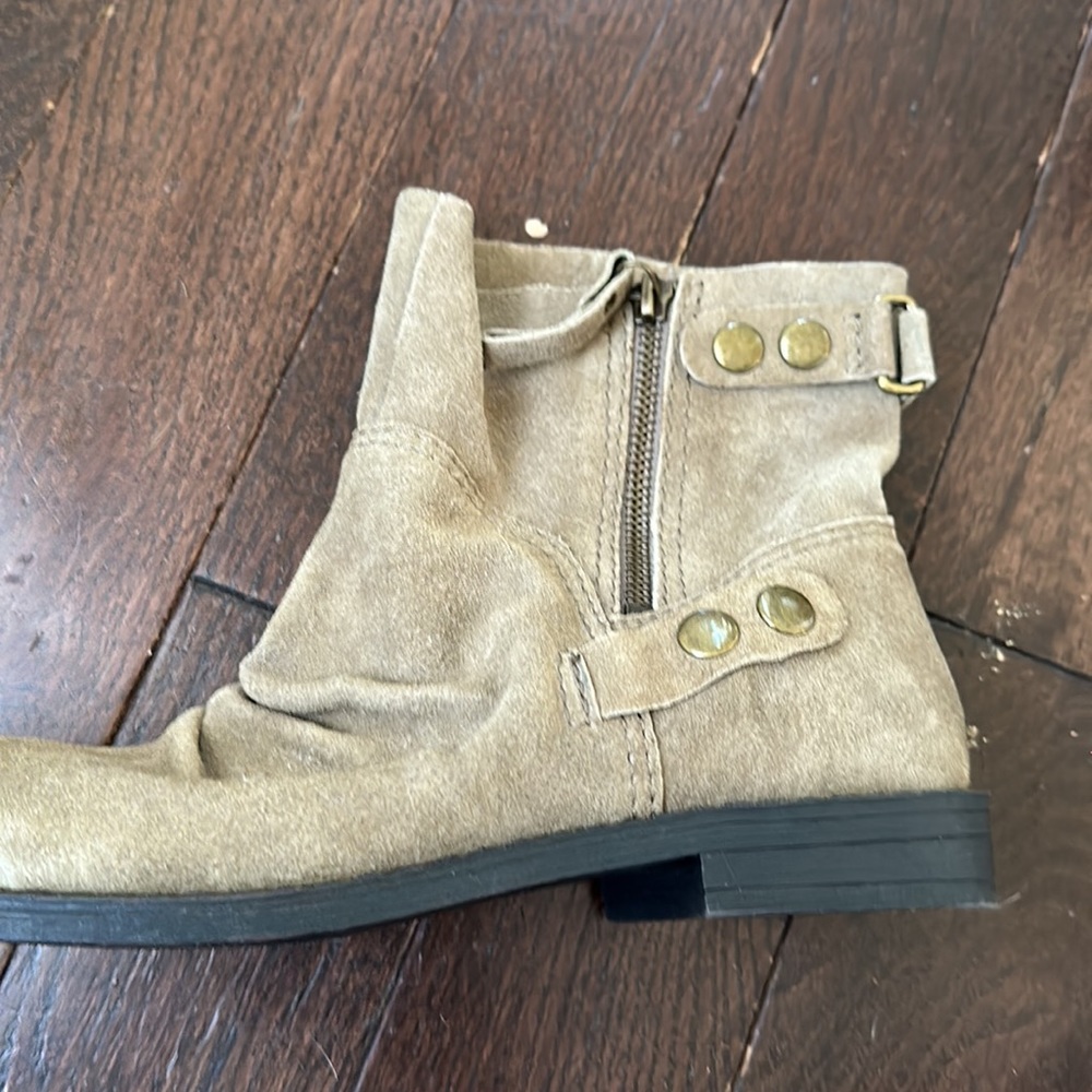 Boots - Picture 2 of 3